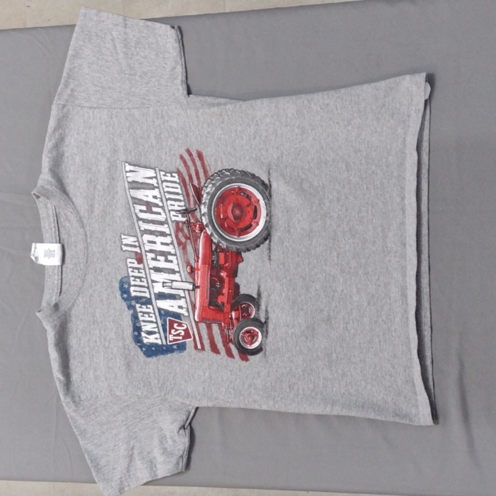 ** 3/$12** Patriotic Tractor Supply Youth Small T-shirt. Excellent condition!